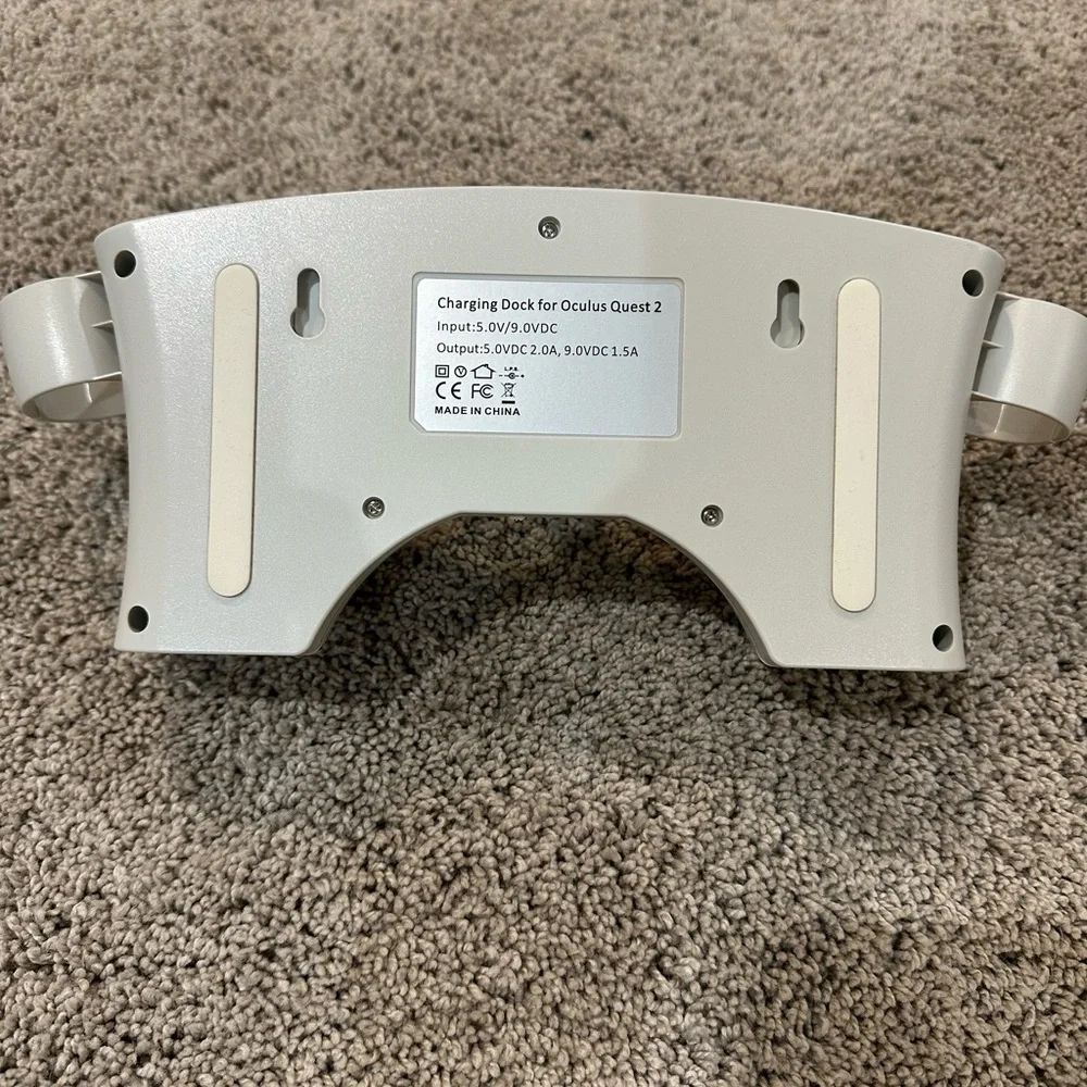 VR wall mount stand charging dock for oculus quest 2